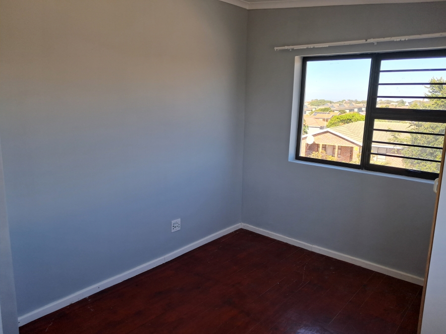 To Let 3 Bedroom Property for Rent in Wavecrest Eastern Cape